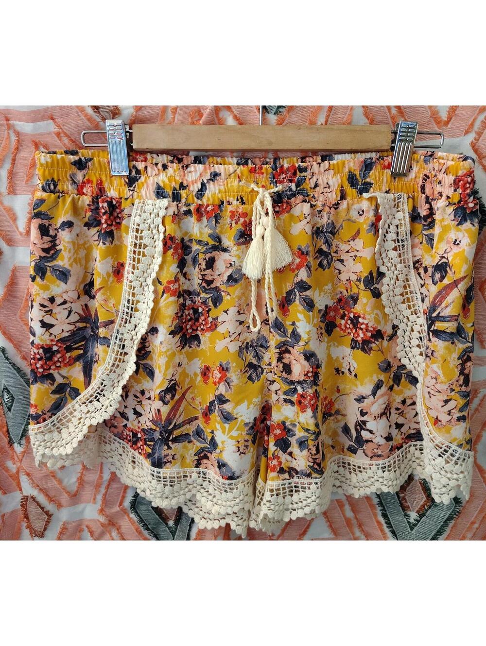 Xhilaration Shorts Floral Print size XL Whimsical